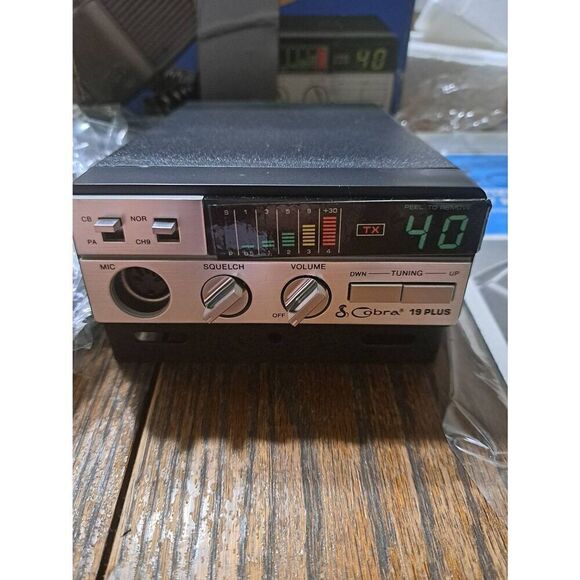 New Vintage 1988 Cobra 19 Plus 40 Channel CB Radio Original Box - Picture 2 of 11